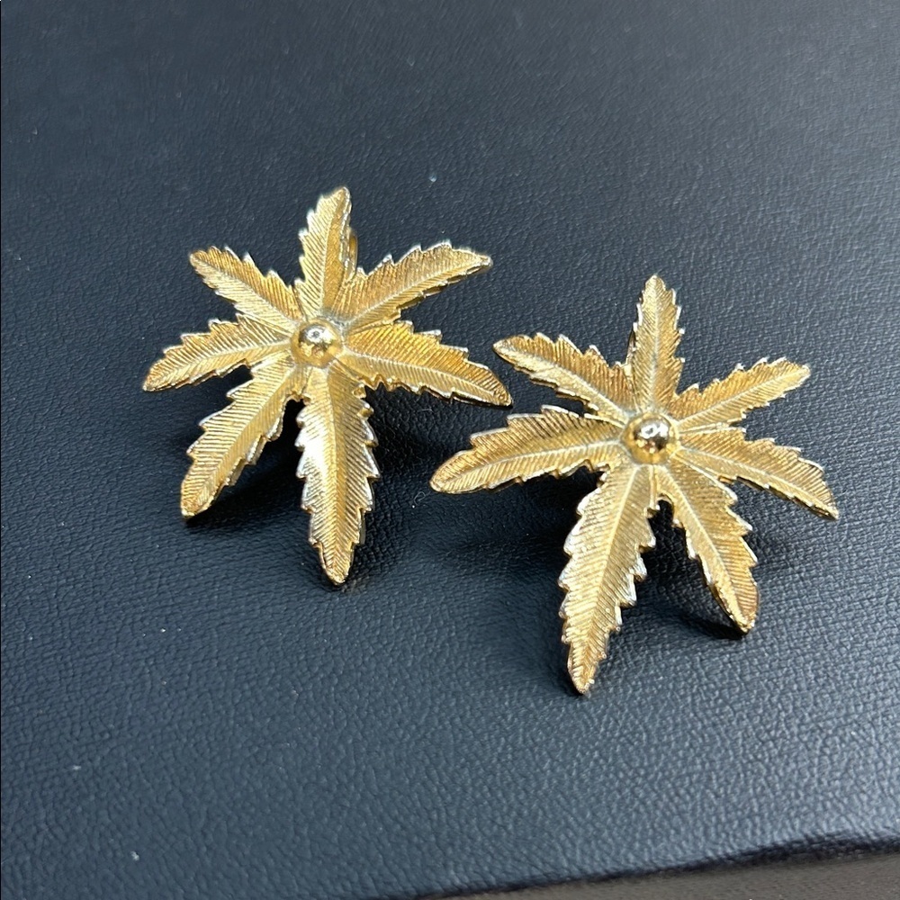 vintage gold-tone Sarah Coventry "Maple Leaf" clip-on earrings